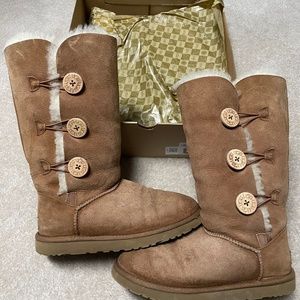 Ugg Bailey Button Triple Chestnut